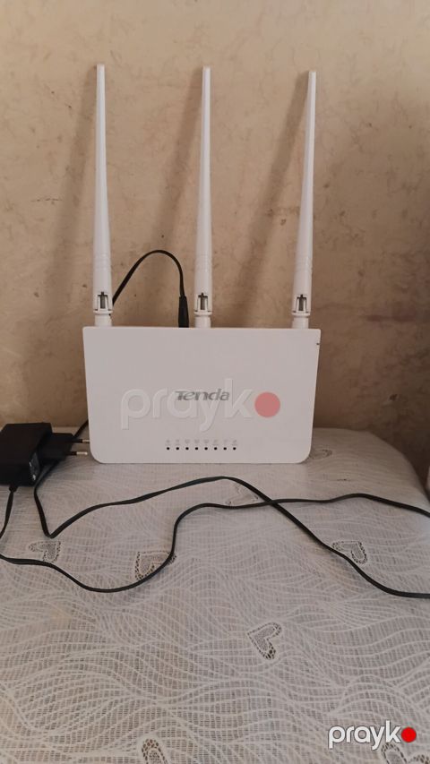 Tenda Wi‑Fi router - Model: Tenda (üç xarici antenalı) - Tezlik: 2.4