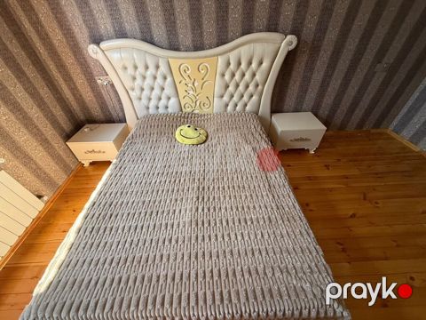 Yataq otağı dəsti Tərkibi: - Çarpayı: geniş ölçülü, qabarıq düyməli