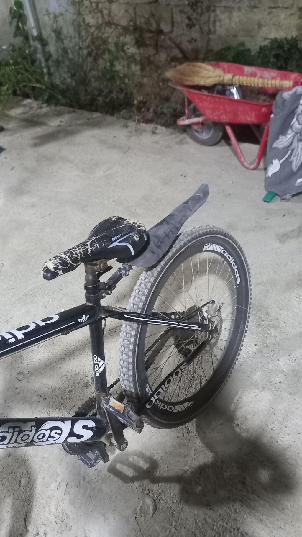 Dağ velosipedi – Adidas temalı çərçivə - Ölçü: 26" təkərlər - — Dağ velosipedləri, Bakı (6)