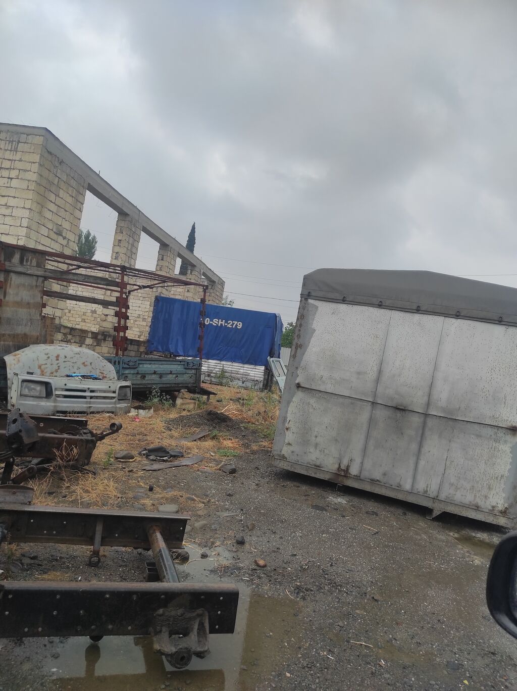 Yük qoşqusu kuzovu və metal hissələri komplekti