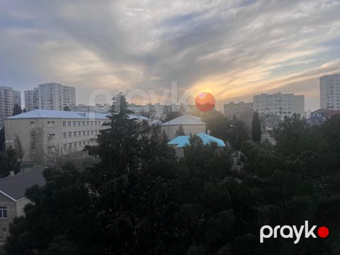 Satılır 4 otaqlı köhnə tikili 100 m²