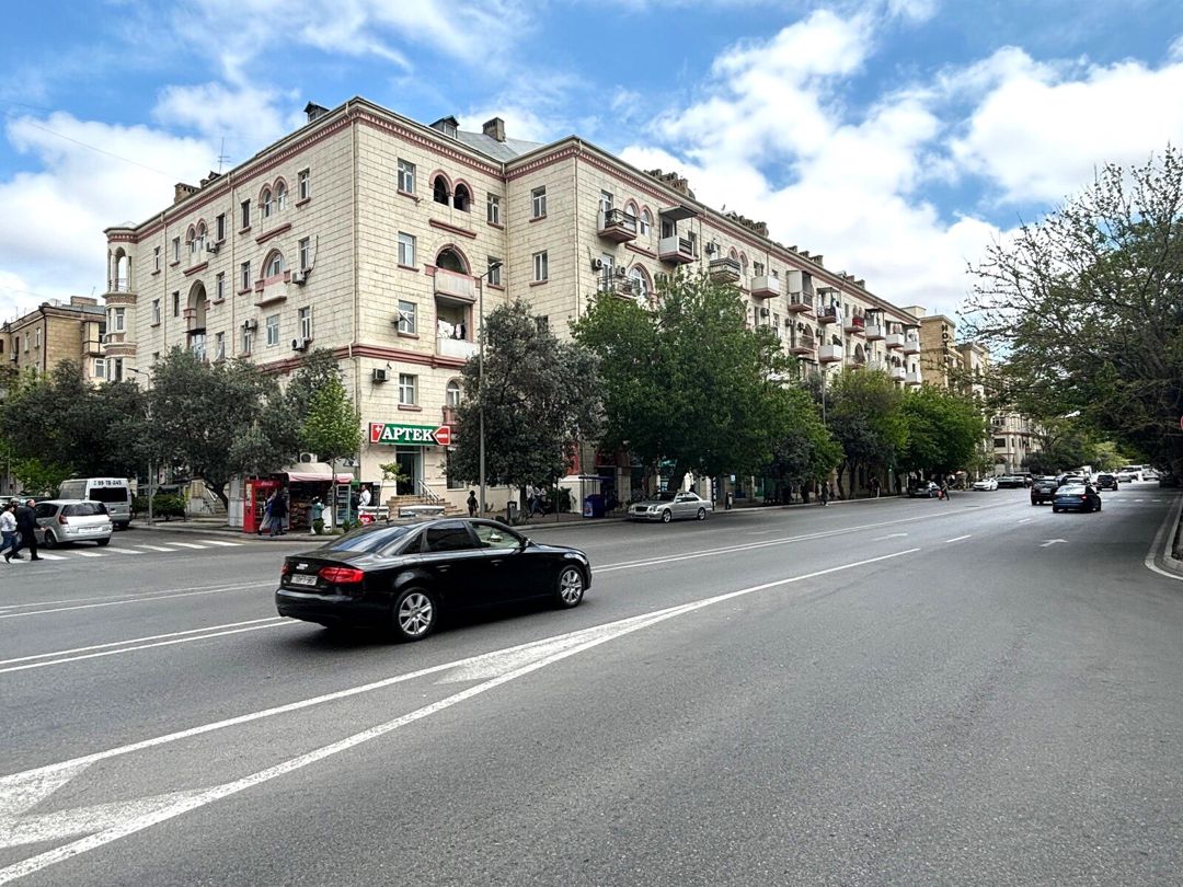 Satılır 3 otaqlı köhnə tikili 70 m² — Mənzil, Bakı