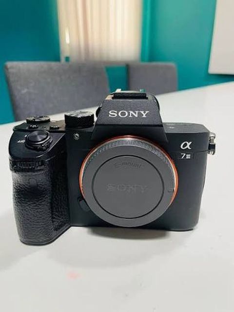 Sony Alpha A7 III (ILCE-7M3) tam kadr güzgüsüz fotoaparat (body-only)