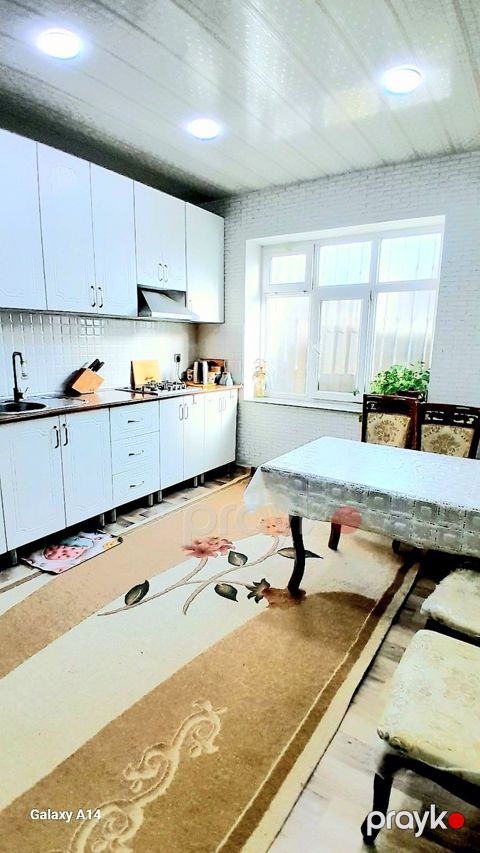 Satılır 5 otaqlı həyət evi/bağ evi 180 m²