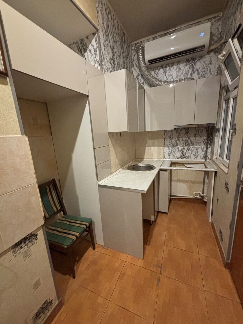 Akril mətbəx mobilyası monofaza lavabolu, 260×140 sm