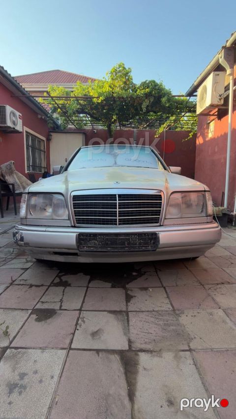 Mercedes-Benz 260: 2.6 l 1989 il Sedan — Bakı