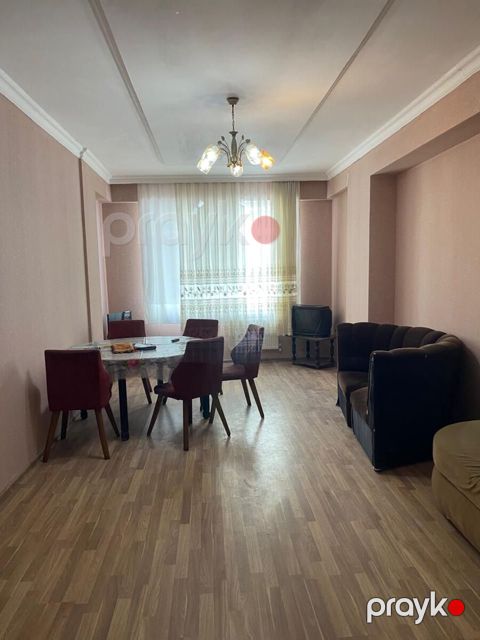 İcarəyə verilir 4 otaqlı yeni tikili 150 m²