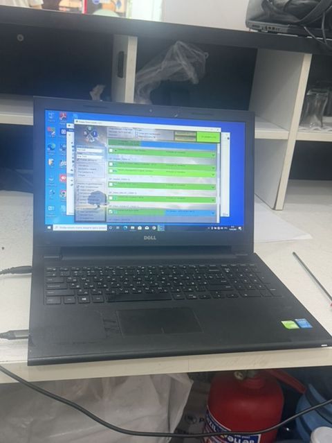 Dell inspirion 15 Corei3-4 gen Nvidia 820M 8GB ram 240GB SSD