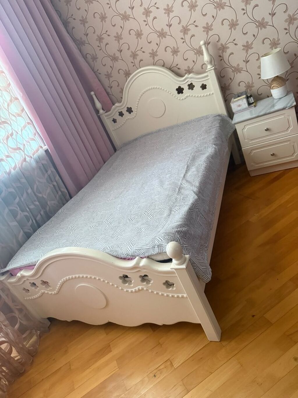 Uşaq/yeniyetmə otağı üçün mebel dəsti Komplekt tərkibi: - Tək
