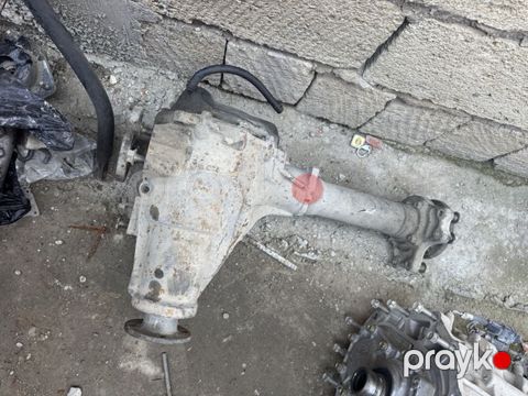 Nissan Pathfinder 3.3 ön paylayıcı qutusu (razdatka) — Masazır