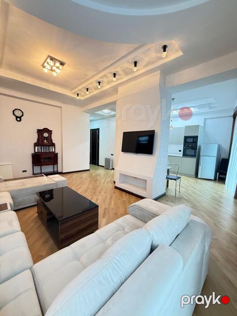 İcarəyə verilir 3 otaqlı yeni tikili 135 m²
