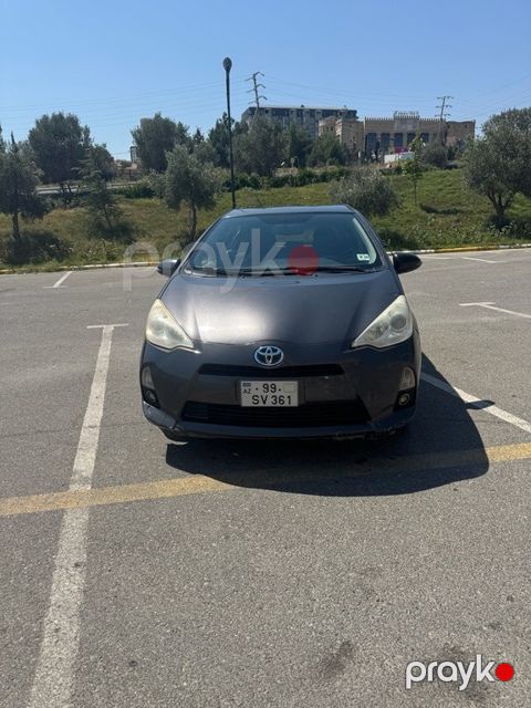 Toyota Prius C, 1.5 L, 0.9 kWh, 2015 il, 310 000 km