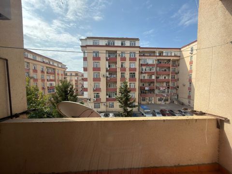 Binəqədide gençler şeherciyinde 6/2 mertebesinde 4 otaqli ev 500 azn