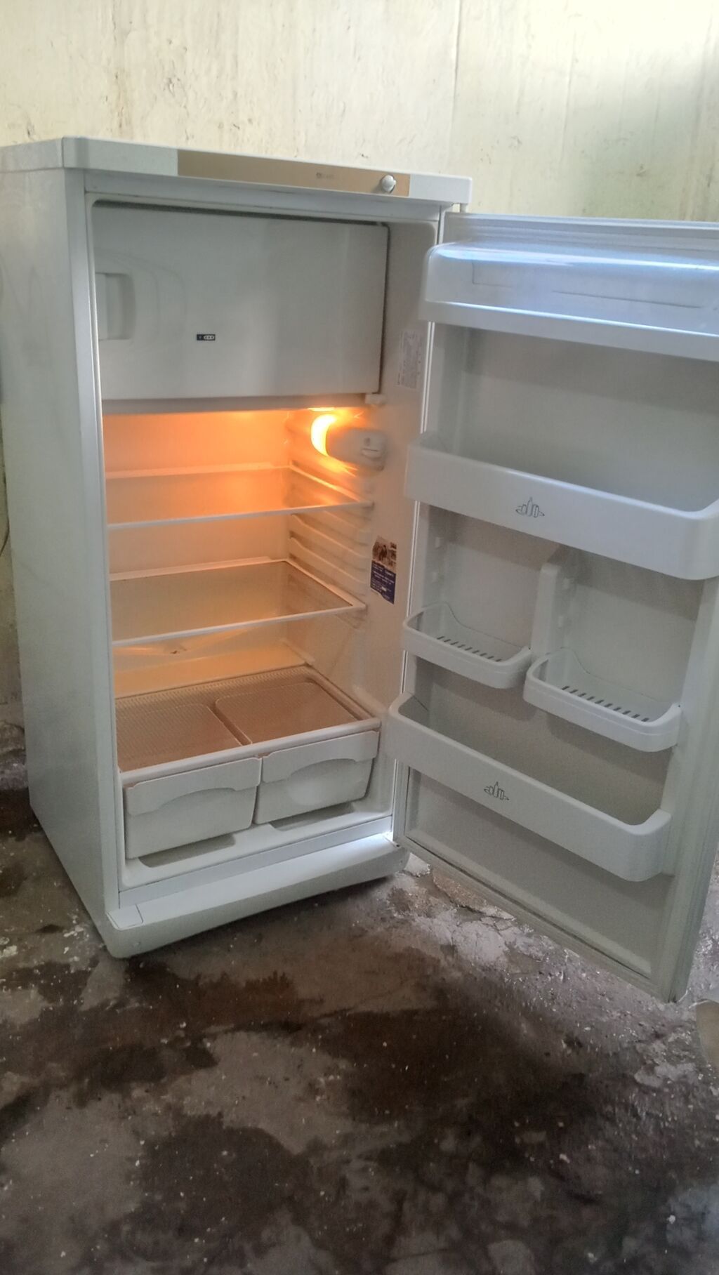 Indesit soyuducu az işlənib təzə kimidir əla soyudur işləyir. 60/130 — Soyuducular, Bakı (2)
