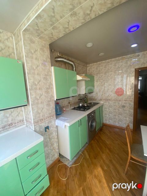İcarəyə verilir 3 otaqlı köhnə tikili 80 m²
