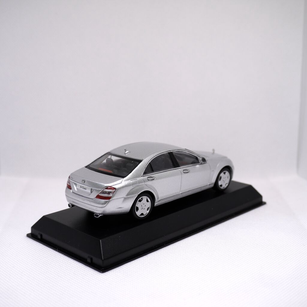Mercedes-Benz S600L Modeli • İstehsalçı - Kyosho • Ölçü: 1:43 • — Mallar, Xırdalan (3)