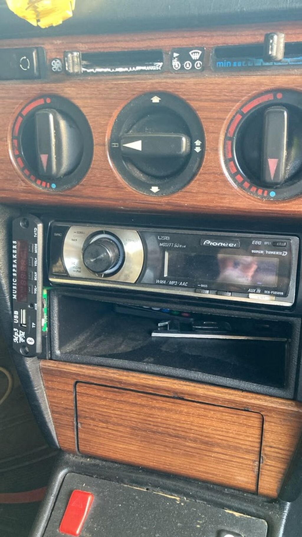 Pioneer DEH-P seriyası avtomobil maqnitofonu (USB, AUX, MP3)