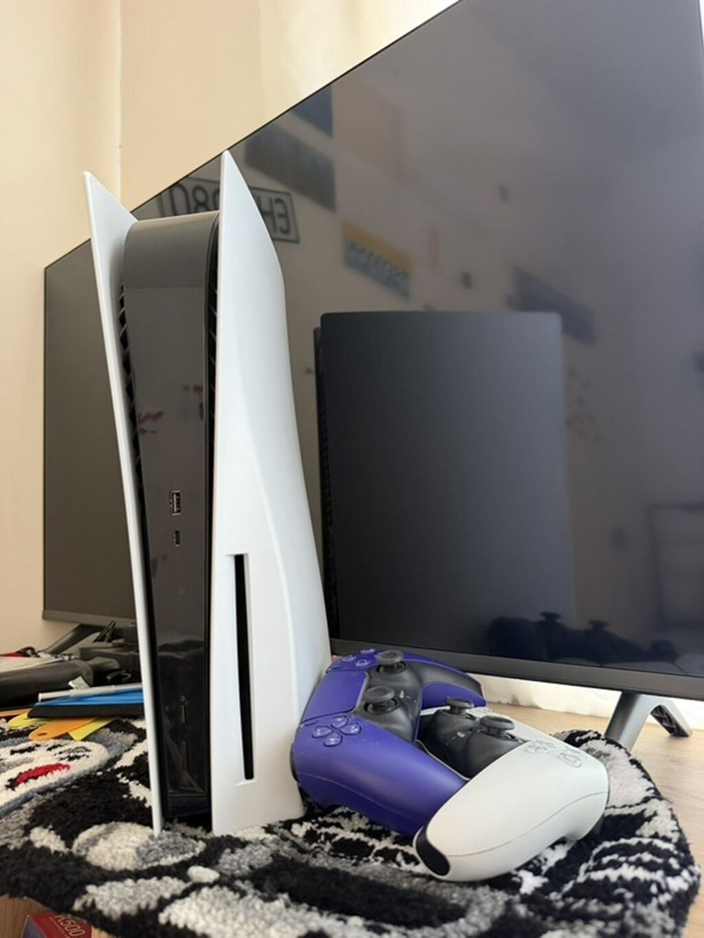 PlayStation 5 Disk versiya Daxil olan aksesuarlar: - 2 ədəd