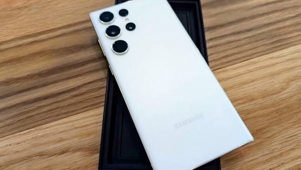 Samsung Galaxy S23 Ultra, 256 GB, rəng - Ağ, Simsiz şarj