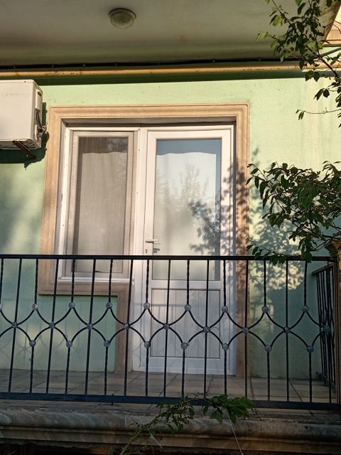 Plastik pəncərə sistemi 2,25m × 0,90m — balkon pəncərəsi
