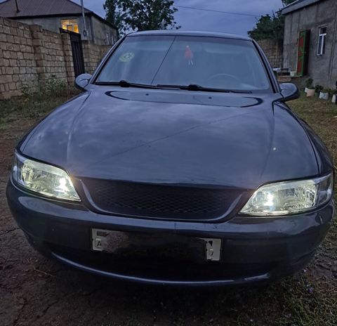 Opel Vectra: 2 l | 2000 il 175000 km Sedan