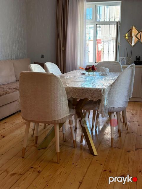 Masa desti. 550azn. ideal veziyyetde. 6 stulla ünvan sabuncu *Tehi — Bakı