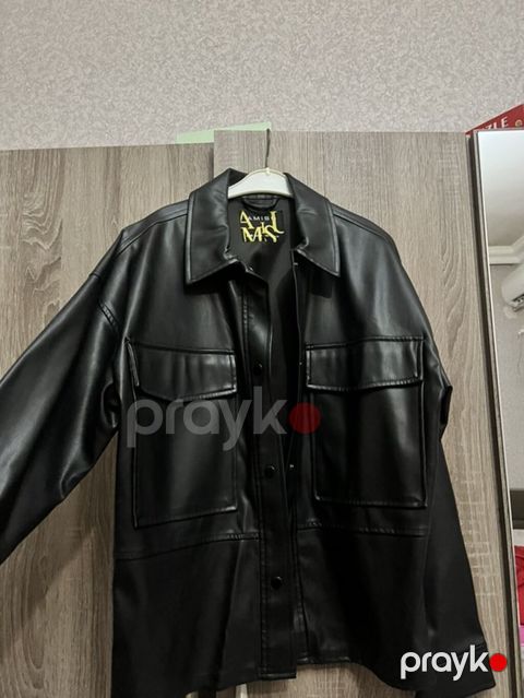Qara dəri effektli oversize köynək-jaket NewYorkerdən alınıb