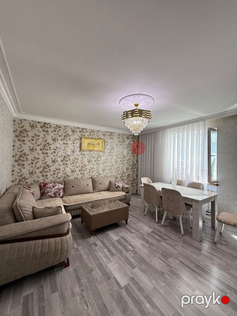 Satılır 4 otaqlı köhnə tikili 90 m²