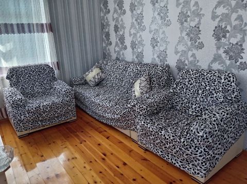 3 parçalı yumşaq mebel dəsti - Tərkib: 1 üçnəfərlik divan + 2 ədədlə