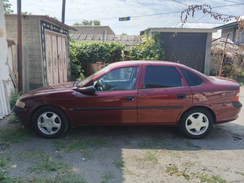 Opel Vectra: 1.6 l | 1997 il 485 km Sedan