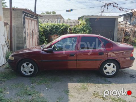 Opel Vectra: 1.6 l | 1997 il 485 km Sedan