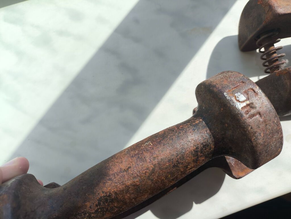 Sovetden qalma demir espander iki ededdir 15kilodur. Sekildekilerdi — İdman və istirahət, Bakı (2)