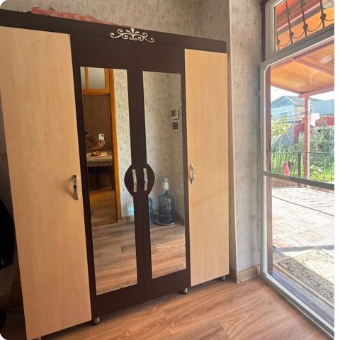 Dolab satılır 150 azn.Unvan hövsan.olcusu 165 × 210 × 55 sm-dir.(Gülü) — Sara — Шкафы