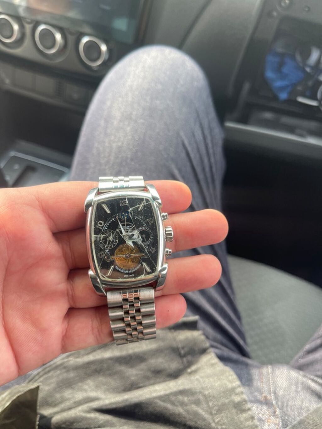 Parmigiani Fleurier kişi qol saatı Korpusun şüşesi göründüyü kimi — Qol saatları, Qobu
