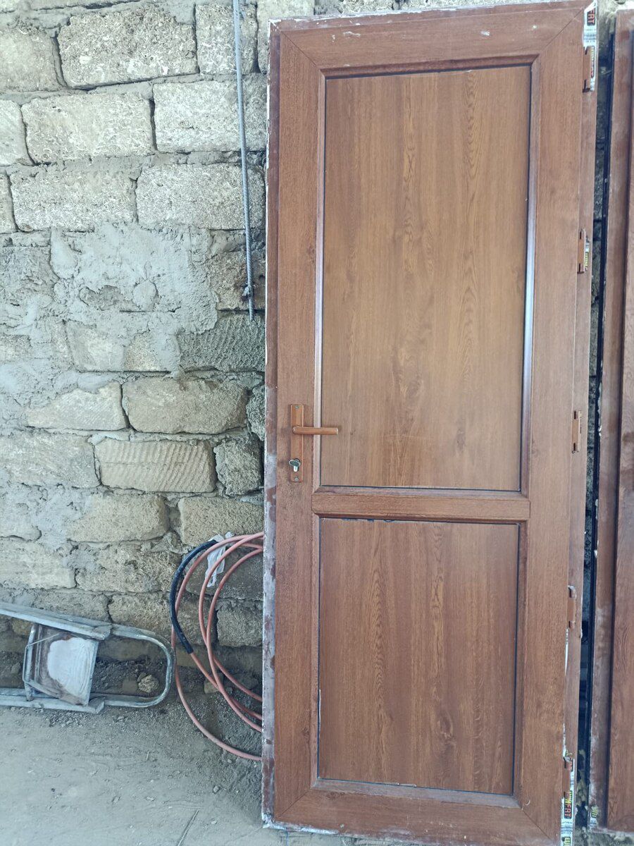 Plastik qapı — Mallar, Bakı (2)