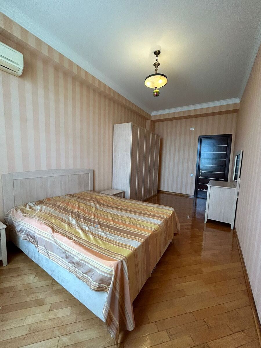 İcarəyə verilir 4 otaqlı yeni tikili 200 m² — Mənzil, Bakı (8)