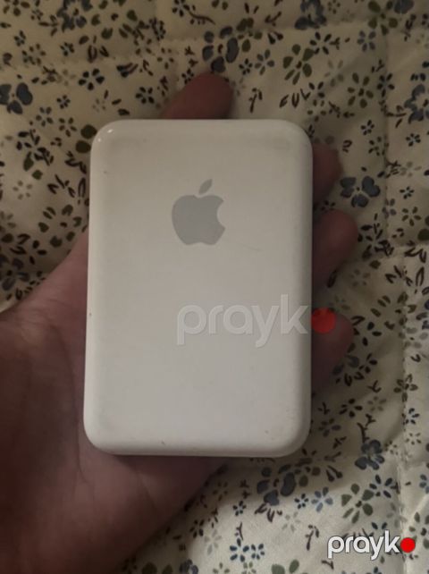 Apple MagSafe Battery Pack – Ağ rəngdə, az istifadə olunub