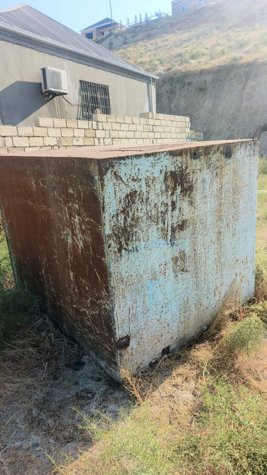Metal yanacaq/su çəni - Material: qalın divarlı polad - Konstruksiya — Mallar, Xırdalan (2)