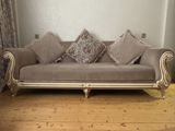 Klassik üslubda 3 nəfərlik salon divanı - Rəng: açıq qəhvəyi/bej — Goods