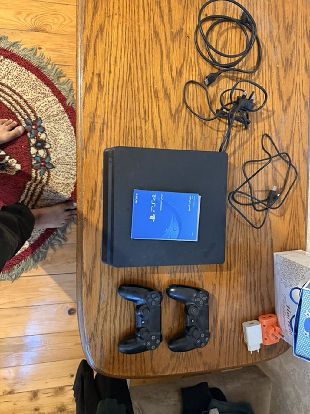 PlayStation 4 oyun konsolu dəsti. Dəstə şəkildə görünənlər daxildir — Elektronika, Digah (2)
