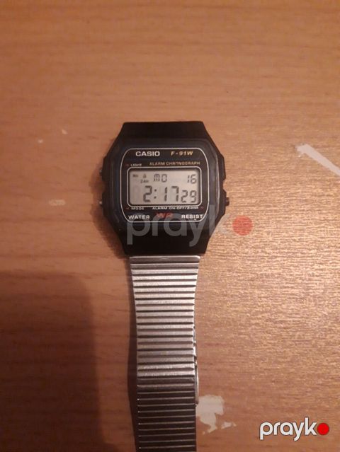 Casio F-91W rəqəmsal qol saatı - Model: Casio F-91W - Korpus: qara
