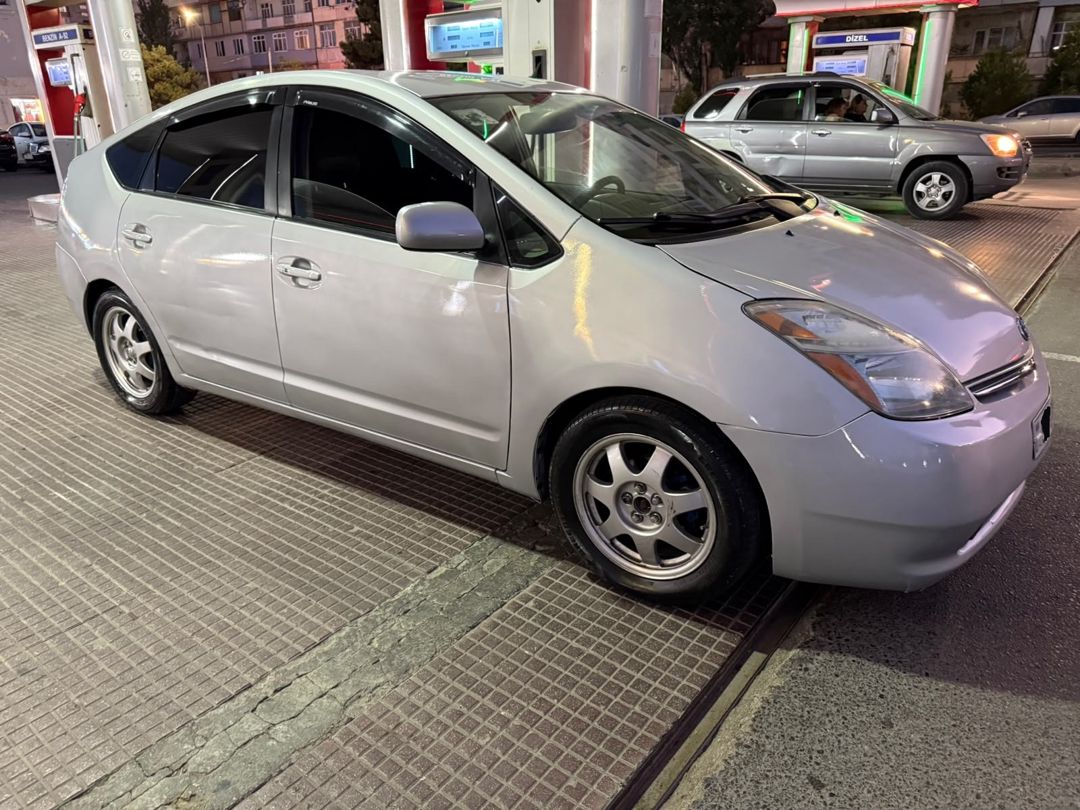 “Toyota Prius” icarəsi — Avtomobil icarəsi, Bakı (6)