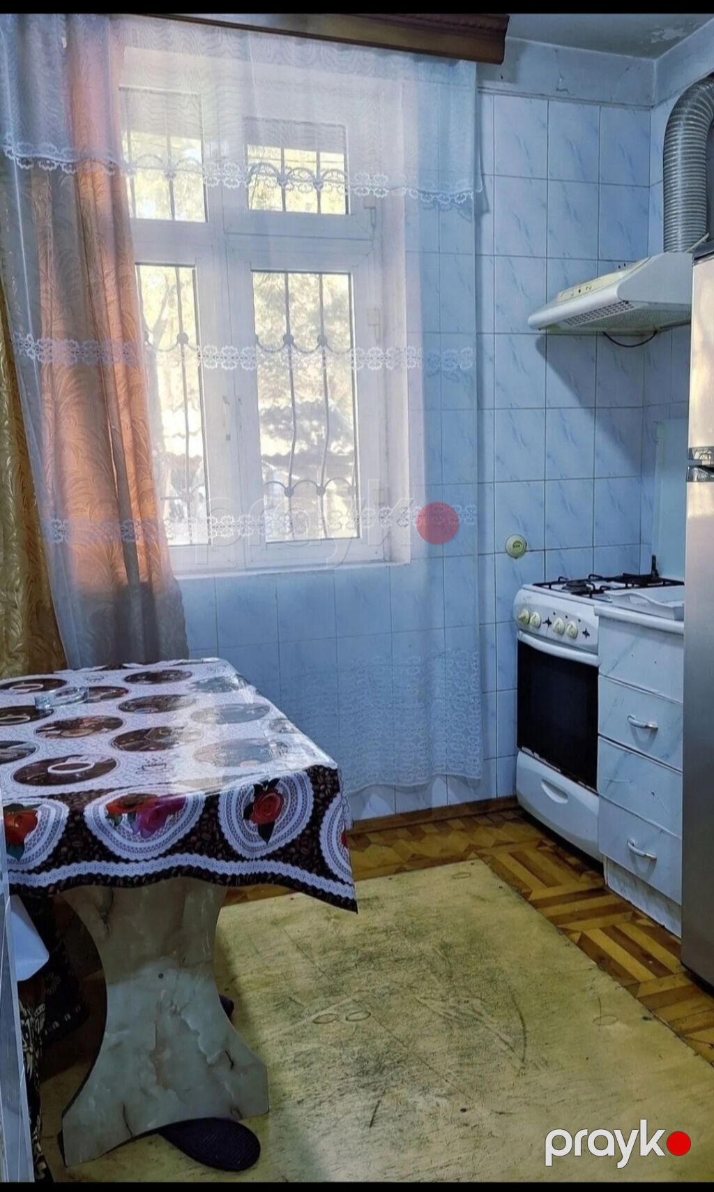 2 otaqlı mənzil – mebellə - Geniş zal: künc divan və kreslo, şandel — Daşınmaz əmlak, Sumqayıt (5)