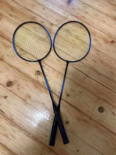 Badminton raketləri dəsti – 2 ədəd - Klassik oval başlı, yüngül — İdman və Əyləncə