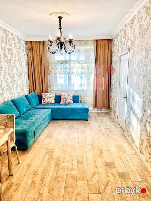 Satılır 2 otaqlı köhnə tikili 88 m²