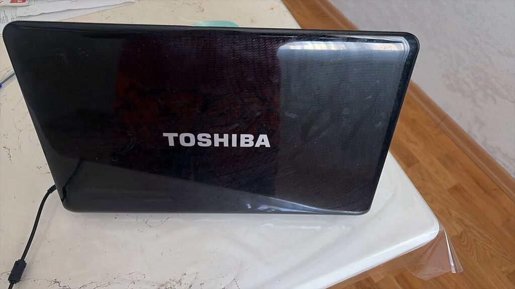 Toshiba noutbuk – Satellite seriyası - Ekran: 15.6" (parlaq səth) — Toshiba, Xırdalan