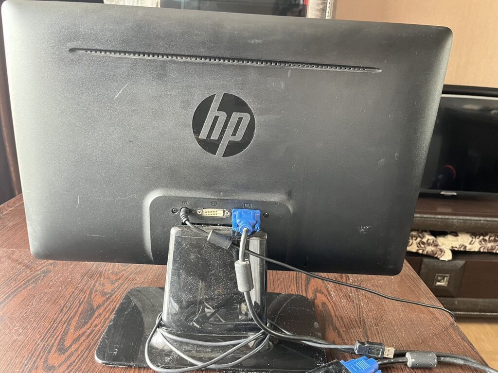 HP 2011x 20" LED monitor - Ekran: 20 düym, LED arxa işıqlandırma — Elektronika, Bakı (2)