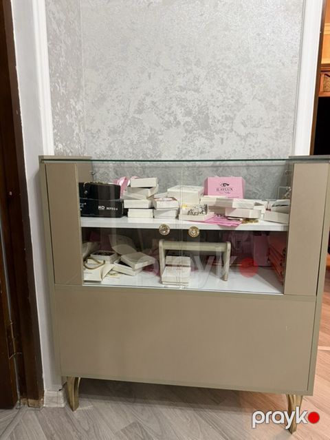 Vitrin şkaf – butik və zərgərlik üçün - Material: şüşə vitrin hissə + — Gəncə