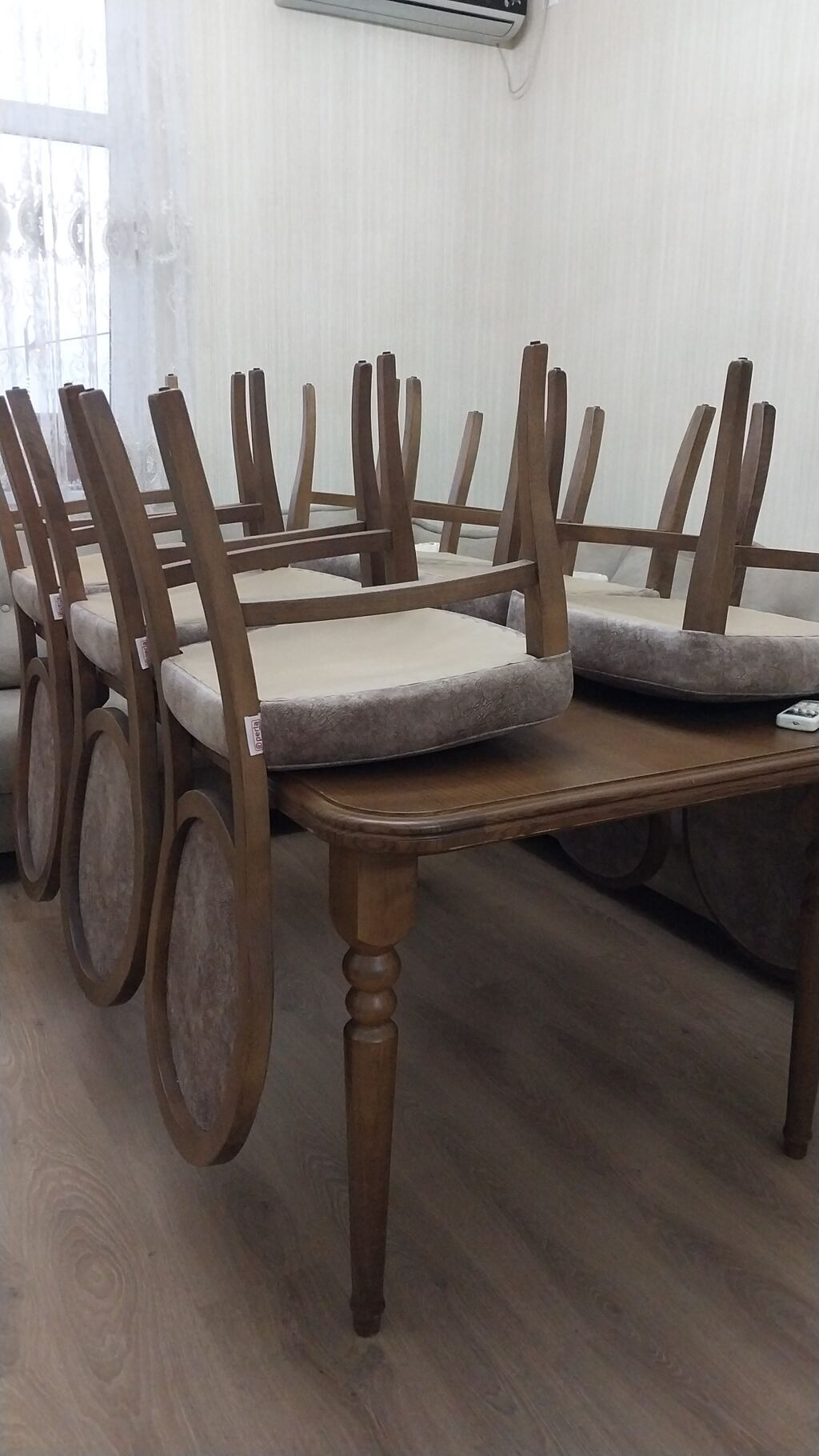 Klassik üslubda qonaq otağı və yataq otağı mebel dəsti Qonaq otağı: -