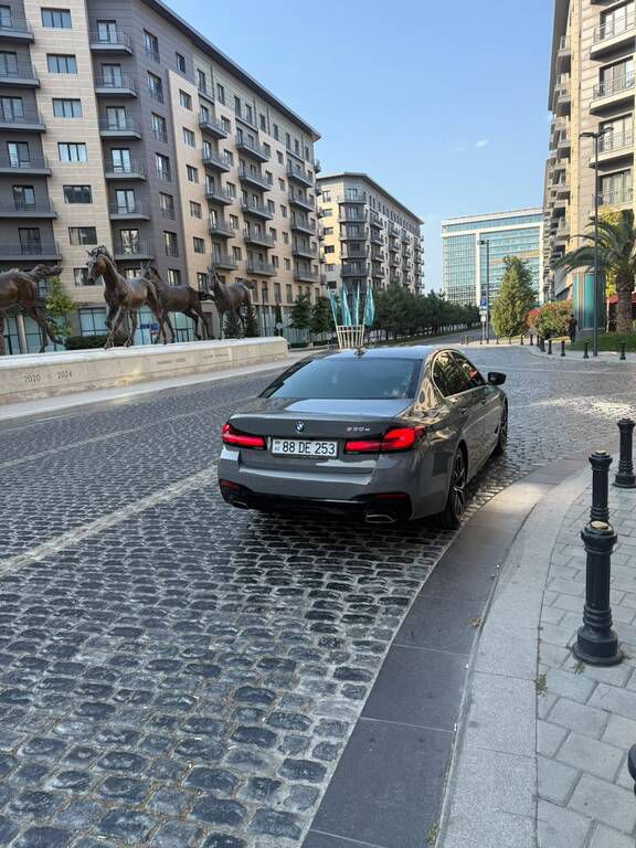 BMW 530e, 2.0 L, 12 kWh, 2021 il, 111 000 km — Avtomobillər, Bakı (6)